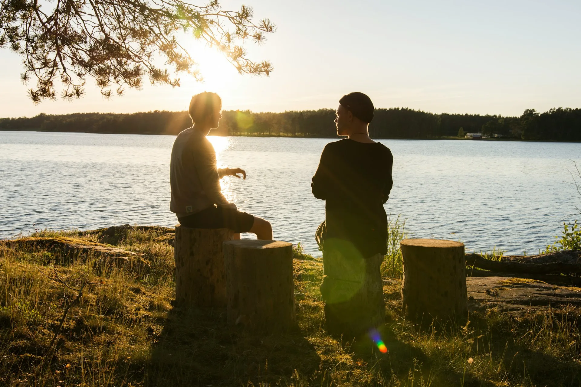 a couple is talking, natur, gesundheit, beziehung